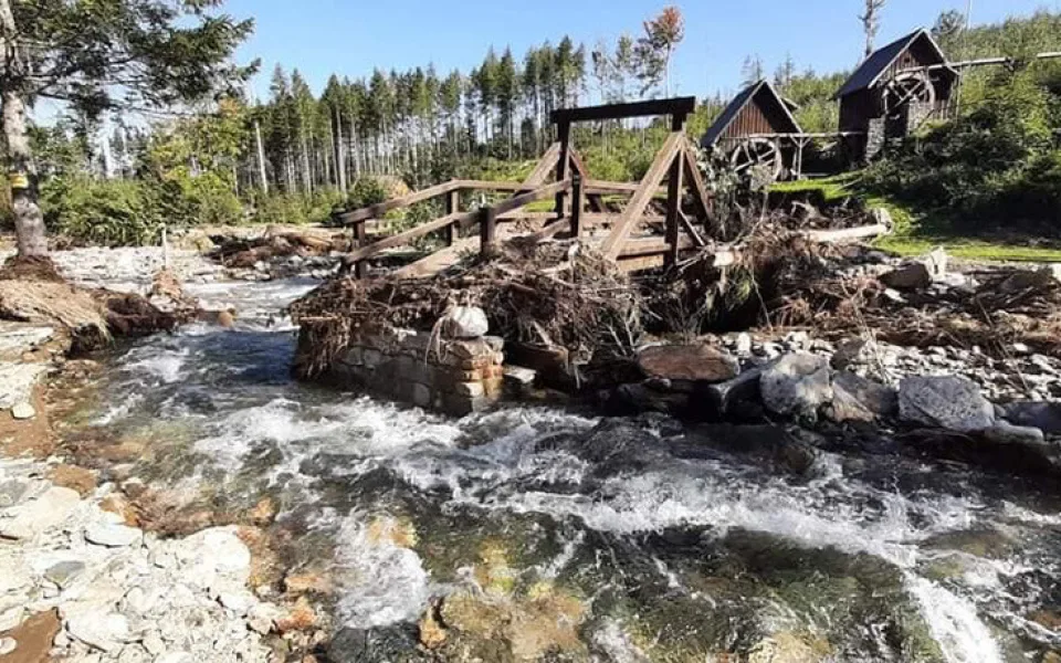 Krátery a zničená infrastruktura. Povodeň na měsíce zavřela Zlatokopecký skanzen na Jesenicku