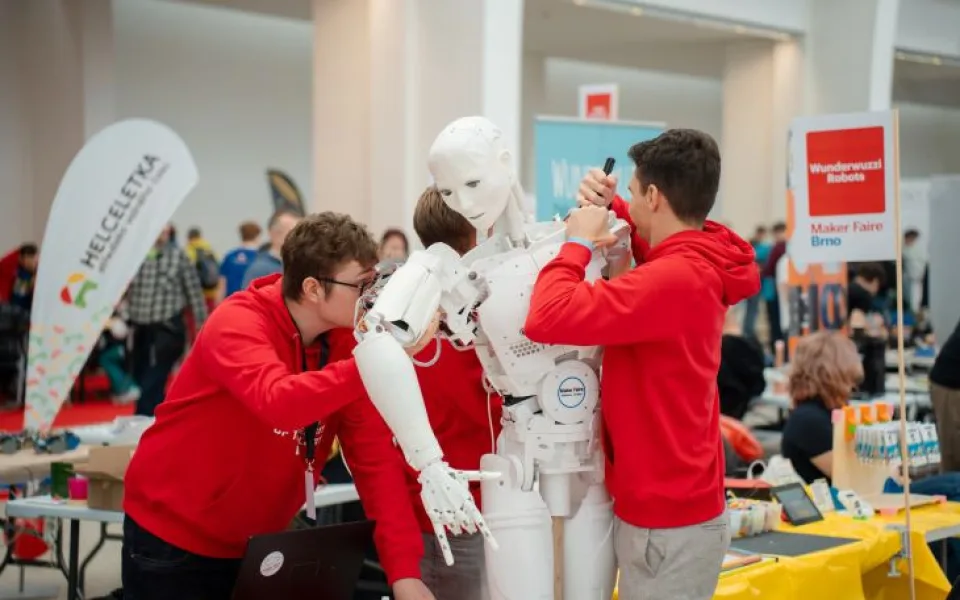 Humanoidní robot, řemesla i technologie - světový festival Maker Faire zavítá již počtvrté do Olomouce