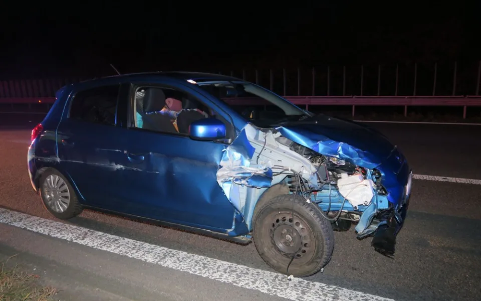 Žena se dvěma promile nabourala na dálnici D35 další vůz a ujela. Policie ji našla až v Mohelnici