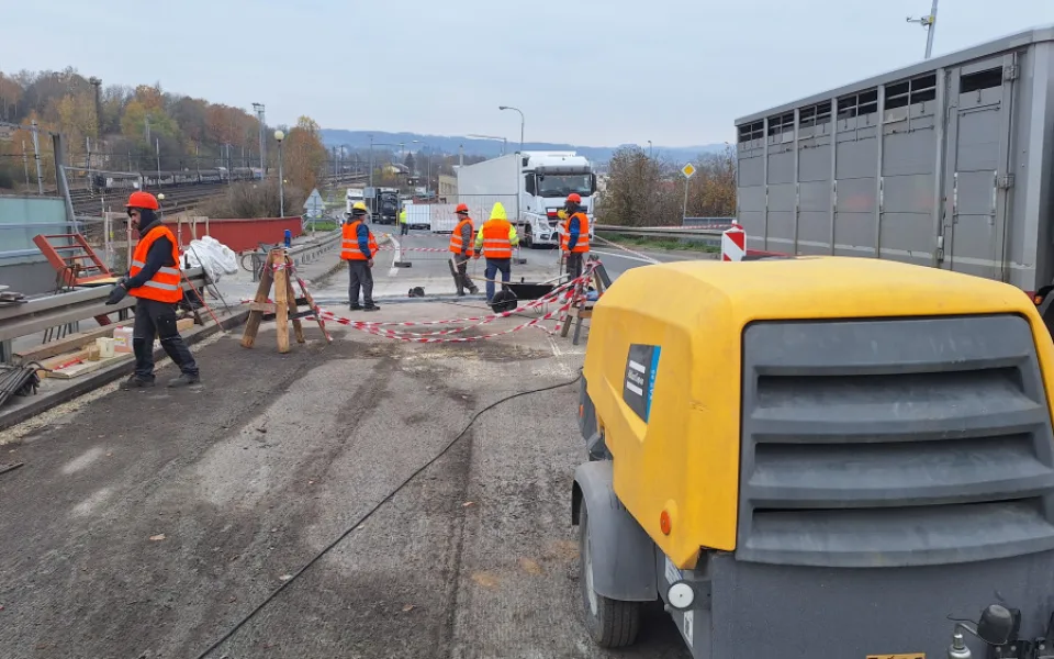 Opravy mostu v Zábřehu na hlavní trase na Jeseníky se minimálně o měsíc protáhnou