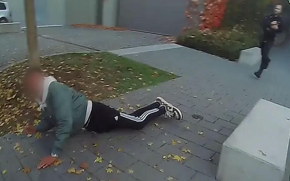 Mladík od obchodní galerie v Olomouci utíkal policistům. Snažil se vyhnout nástupu do vězení