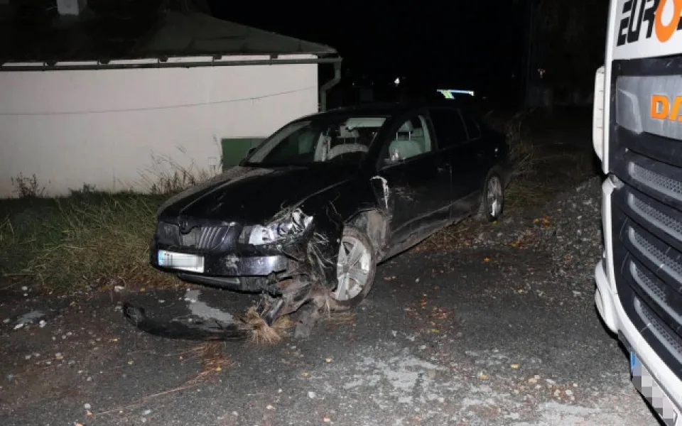 Kdo ukradl a naboural auto v Crhově? Policie shání svědky