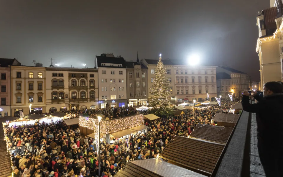 TIP NA VÍKEND: Vánoce jsou tady. Startují trhy, kluziště, v neděli se v Olomouci rozsvítí strom