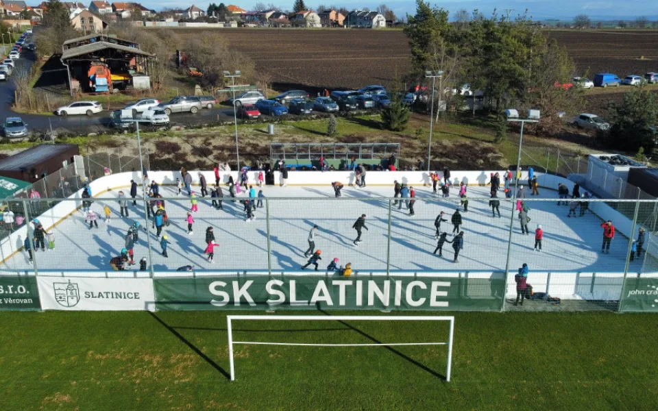Slatinice_kluziště_03_lowres