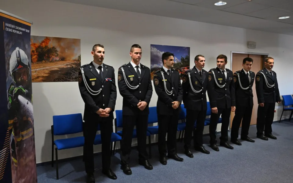 Krajští hasiči slaví. Skvělé ocenění pro jejich dva kolegy.