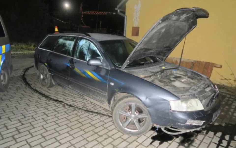Opilý řidič pod vlivem marihuany za sebou v Doloplazech nechal spoušť. Neměl řidičák, techničák ani SPZ
