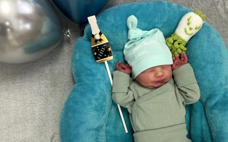 Prvním dítětem letošního roku v kraji je Tomáš, který se krátce po půlnoci narodil ve Šternberku