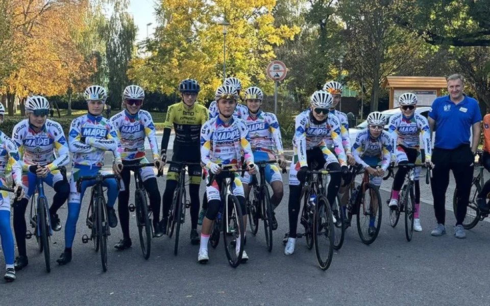 Kilometry pro novou sezonu začali najíždět mladí cyklisté MMK už na podzim.