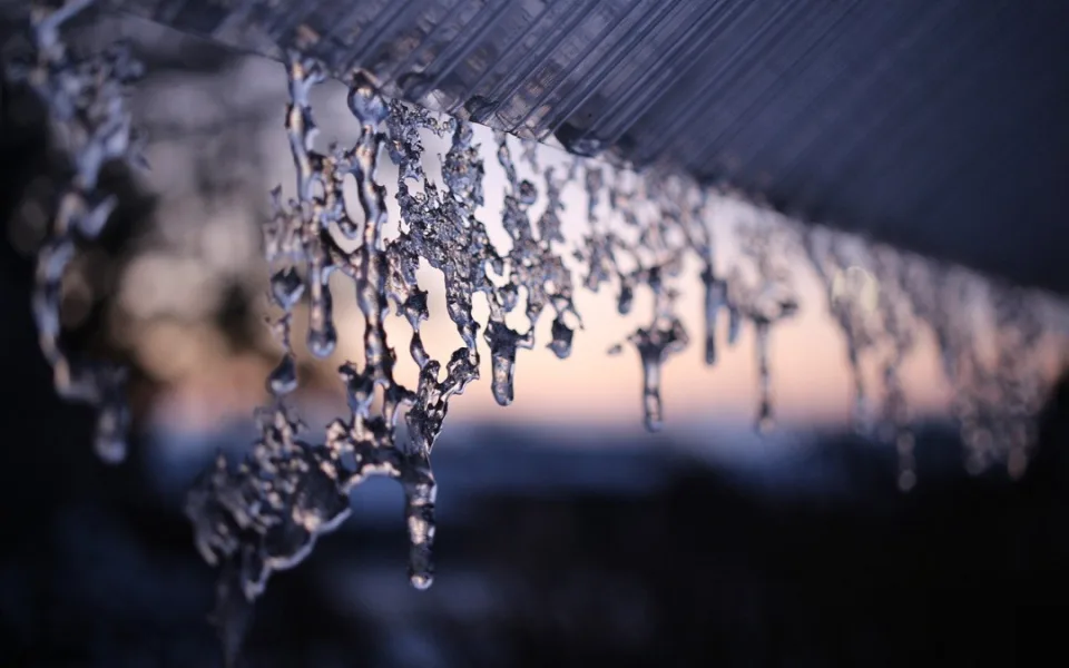 Na řadě míst se má v neděli tvořit ledovka, varovali meteorologové