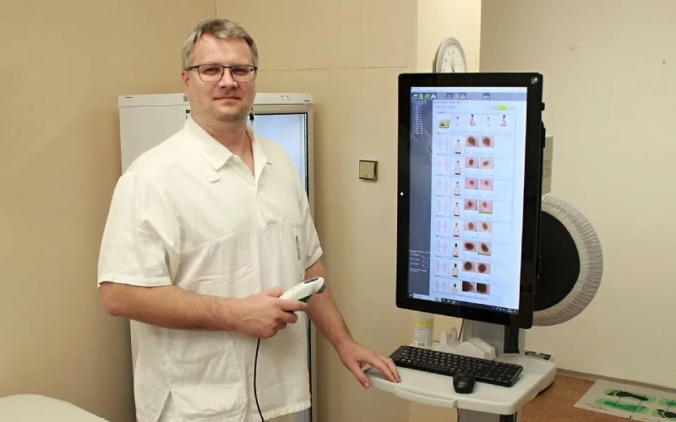 Kožní lékaři v Přerově už rok využívají dermatoskop. Každý den vyšetří přes čtyřicet pacientů