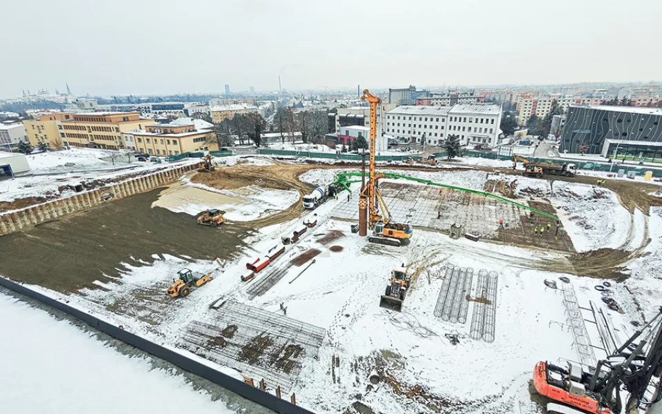 Pohled na staveniště nového pavilonu B Fakultní nemocnice Olomouc