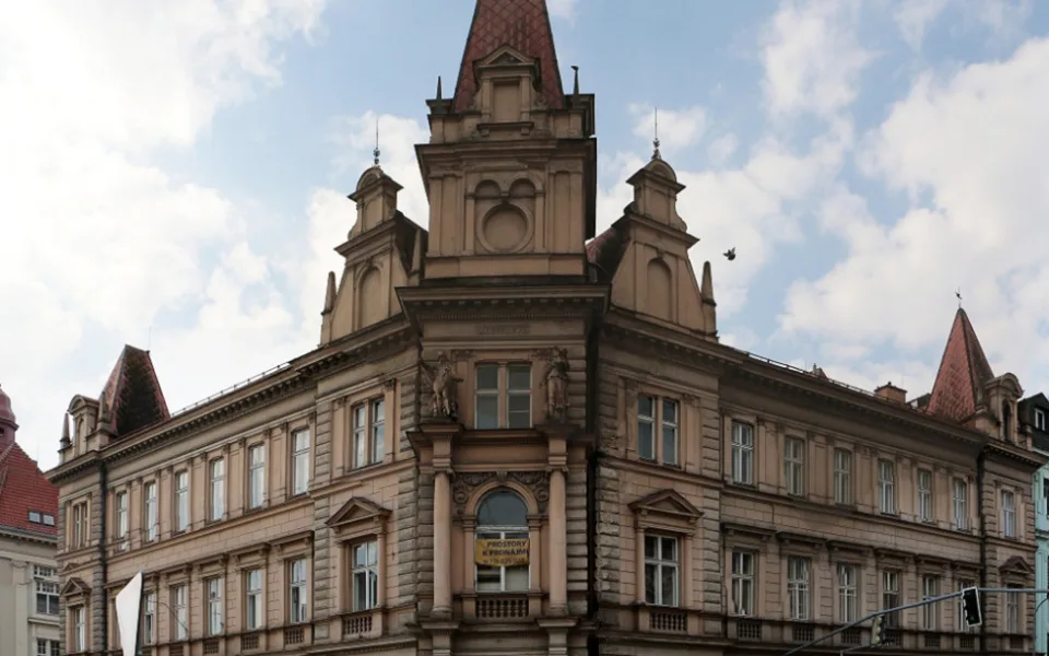 Budova České pošty na Poděbradově náměstí v Prostějově