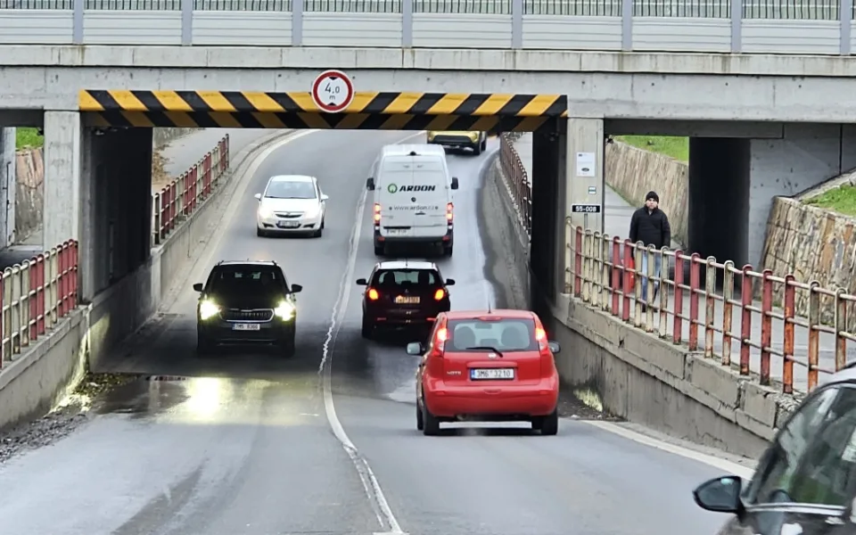 Vodu z podjezdu v Předmostí odvede kilometr dlouhé podzemní potrubí. Stavět se začne po dokončení D1