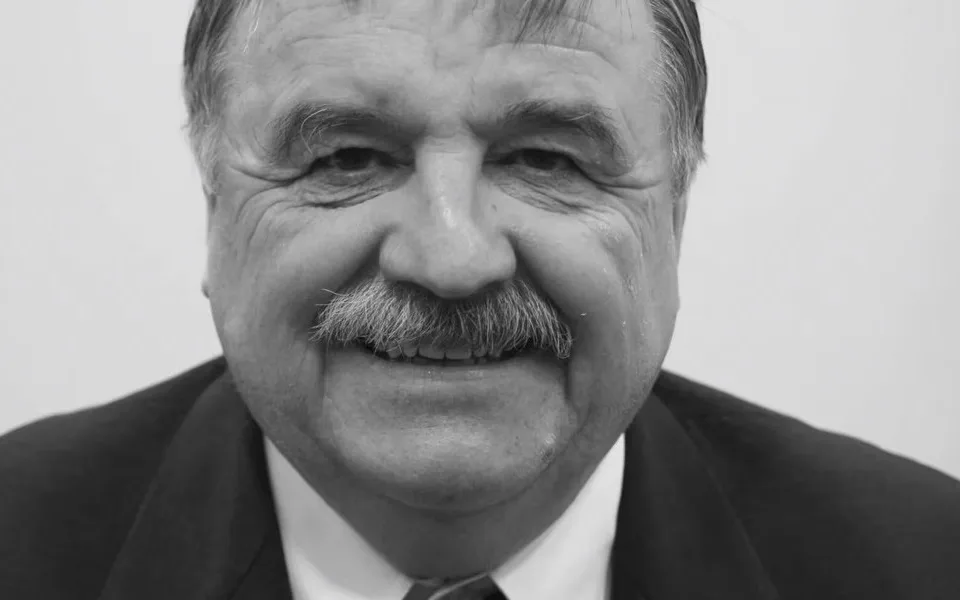 Zemřel bývalý olomoucký zastupitel a dlouholetý ředitel ZŠ Nedvědova Jan Hándl