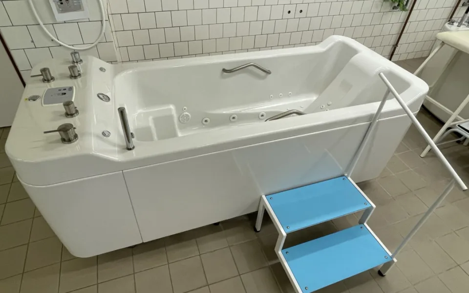 Šternberská nemocnice zkvalitňuje rehabilitační péči. Pořídila nové masážní vany