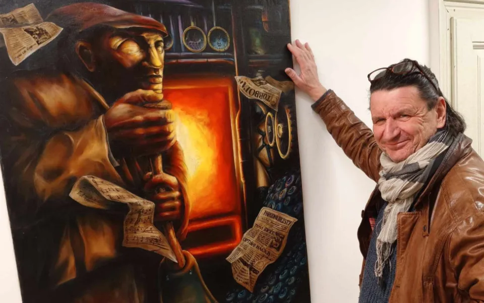 FOTO: Galerie na obecním úřadě. Výtvarník Tomáš Vincenec rozsvítil Ptení výstavou svých obrazů