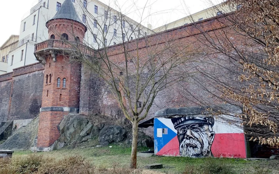 Historie i napětí v krytu. Institut Paměti národa nabízí v Olomouci novou šifrovací hru