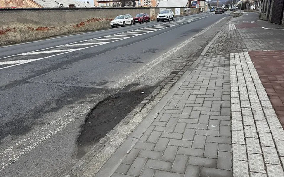 Vytížená silnice I. třídy ve Šternberku se na jaře dočká opravy, jedna z etap bude za úplné uzavírky