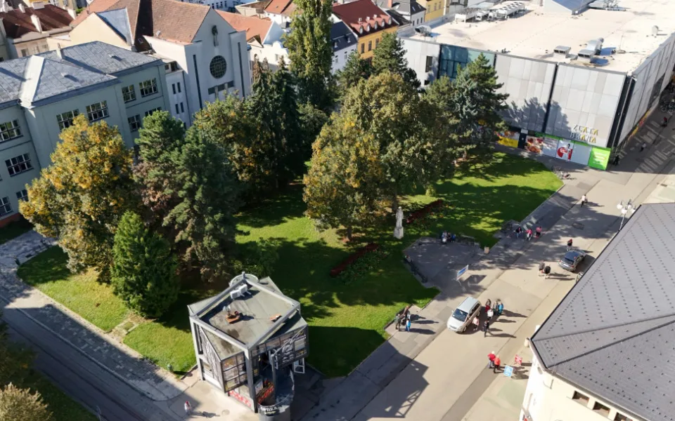 Masivní kácení v centru Prostějova kvůli přesunu tržnice. Lidé mohou podat námitky při veřejném projednání