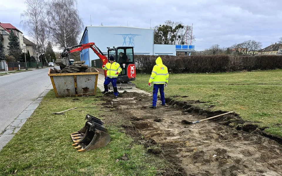 Oprava chodníků u přerovské loděnice