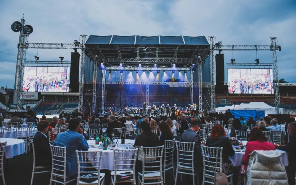 Hudební hvězdy potřetí zavítají na Andrův stadion. Festival filharmonie láká na jedinečné zážitky