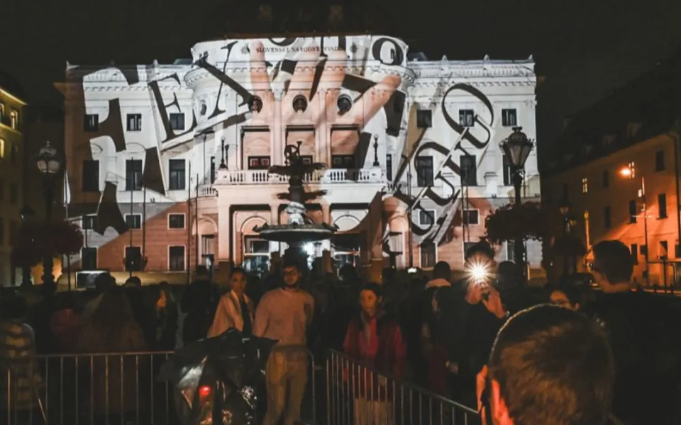 Noc divadel v sobotu spojí některé divadelní scény v Olomouci. Nabídne prohlídky, workshopy nebo science show