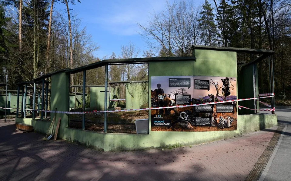 Bývalý pavilon pro malajské medvědy prochází úpravou, domov zde budou mít lemuři