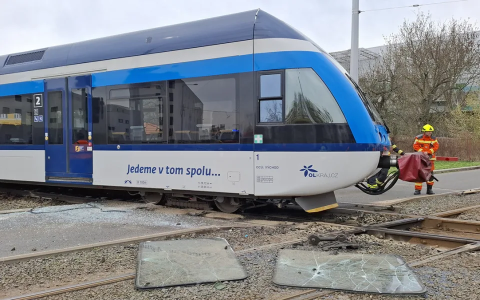 Při vykolejení vlaku nedaleko centra Olomouce vznikly závažné škody i na infrastruktuře