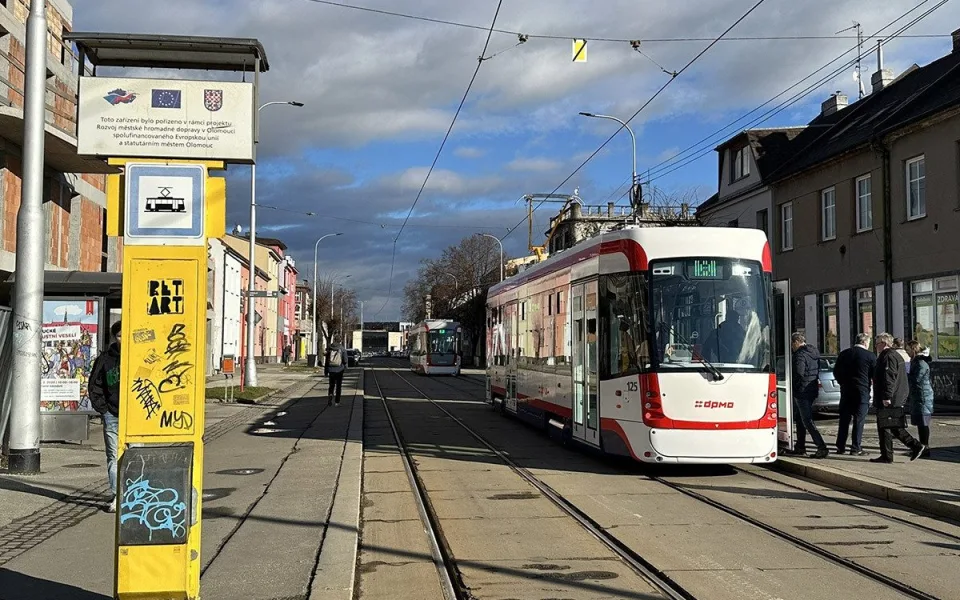 Tramvajová zastávka u autobusového nádraží v Olomouci - ilustrační foto