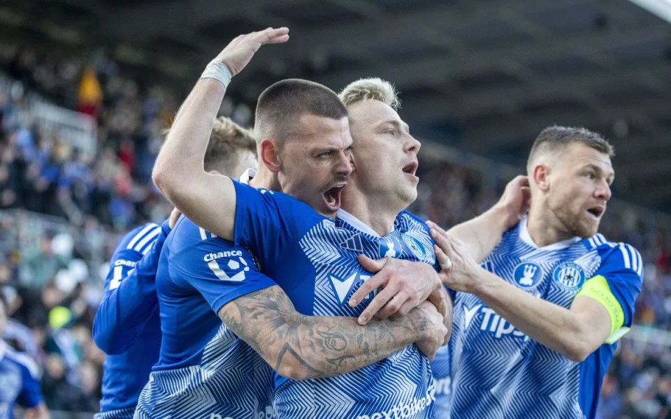 Fotbalisté Sigmy Jan Kliment, Filip Zorvan a Radim Breite slaví gól - ilustrační foto