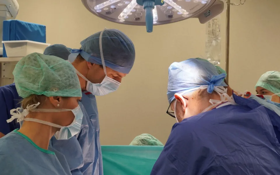 Nemocnice AGEL Přerov provádí v rámci jednodenní chirurgie neakutní plánované diagnostické i léčebné výkony v oborech chirurgie, ortopedie, a gynekologie