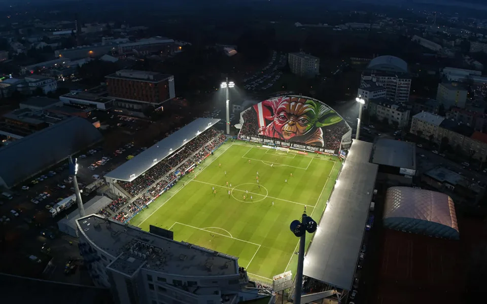 Andrův stadion v Olomouci při poslední prosincovém utkání proti Slavii Praha, na tribuně sever choreo fanoušků Slavie