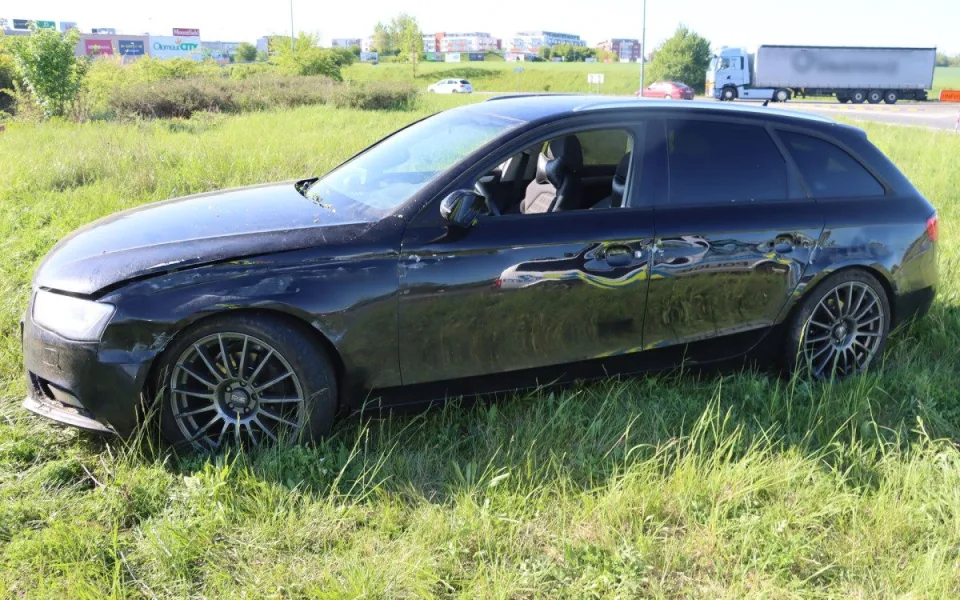 Uprostřed kruhového objezdu u Globusu nad ránem skončil opilý řidič