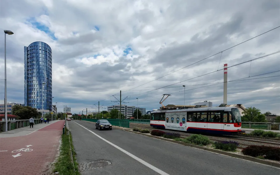 Most přes Moravu na třídě Kosmonautů v Olomouci čeká oprava, tramvaje místem neprojedou