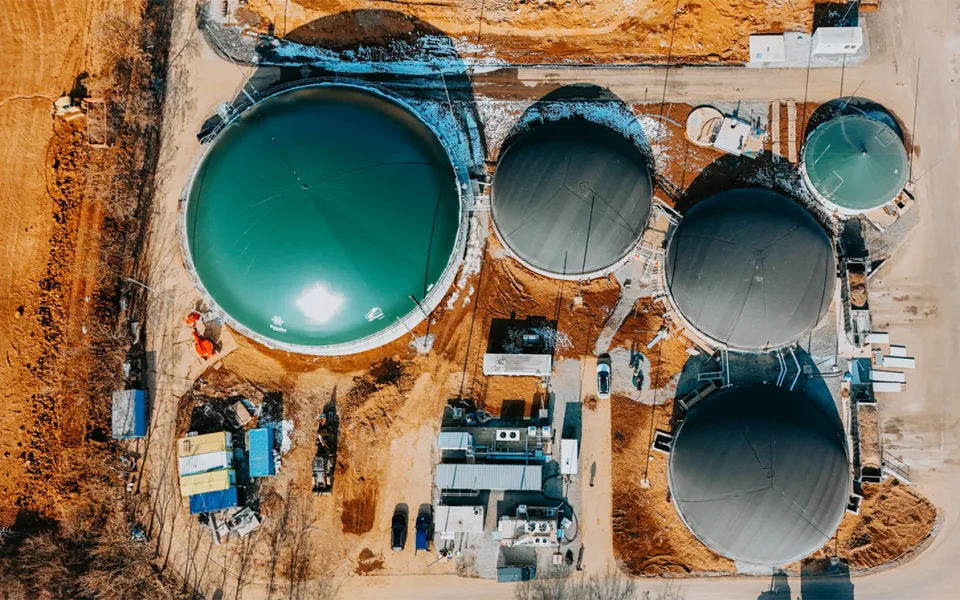 Zpracuje hnůj i nedožerky. Zemědělcům na Šternbersku slouží nová bioplynka