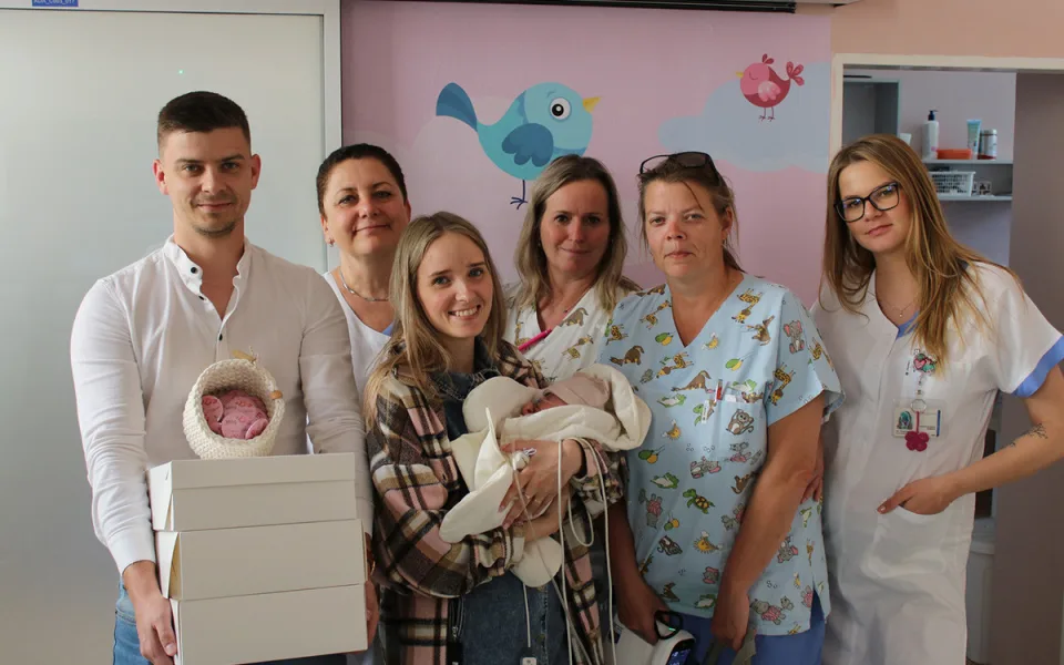 Rodiče si mohli malinkou Viktorku po 101 dnech od porodu odvézt domů