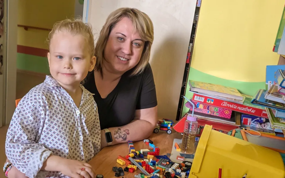 Na skok do nemocnice. Odstranění mandlí, zmrzlina a pětiletá Natálka ve stejný den jela domů