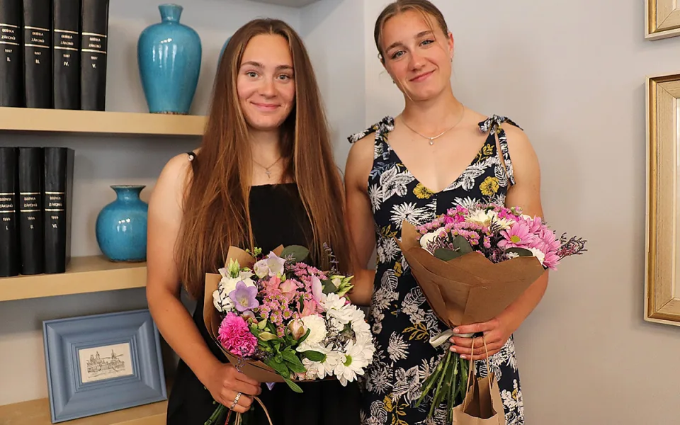 Michaela Bílková a Laura Csomová zachránily život holčičce, která se topila v řece Bečvě