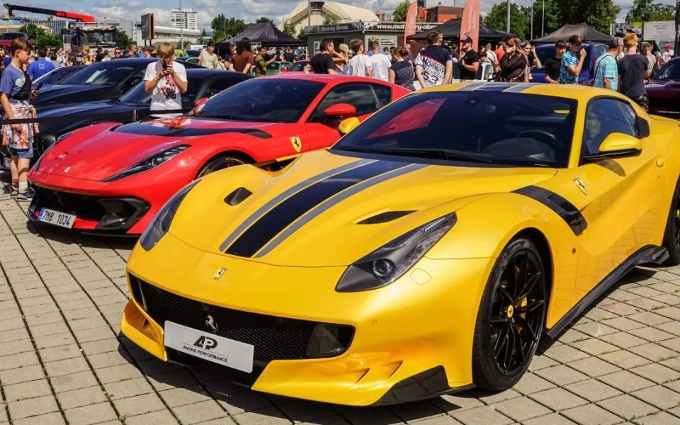 Supersporty už tuto sobotu před Šantovkou. Přijďte si užít luxus, adrenalin i zábavu