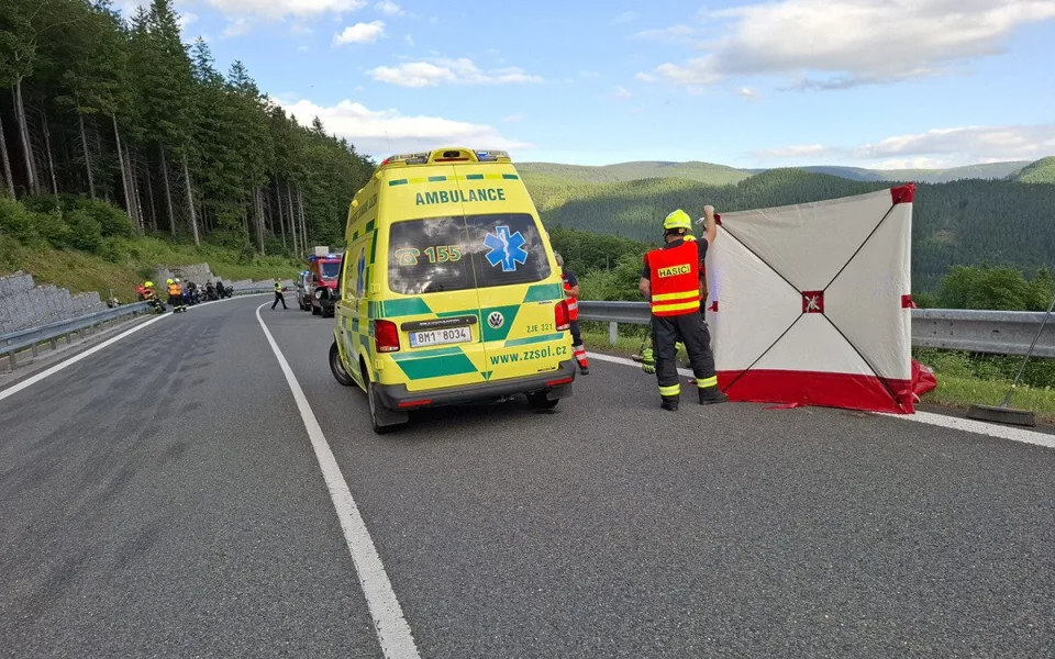 Smrtelná nehoda na Červenohorském sedle. O život přišel motorkář