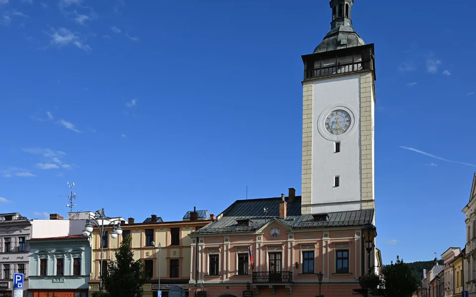 Věž staré radnice v Hranicích projde rekonstrukcí, obnovy se dočká i vyhlídkový ochoz