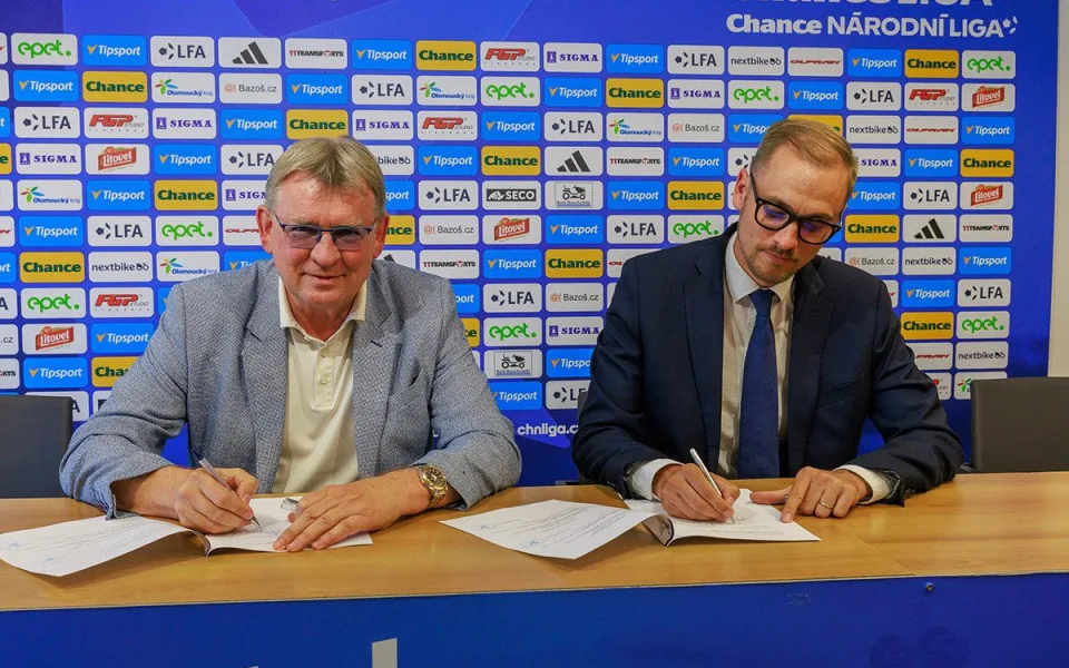 Milan Šimonovský, předseda Správní rady SPL Holding a Jakub Beneš, předseda spolku SK Olomouc Sigma MŽ