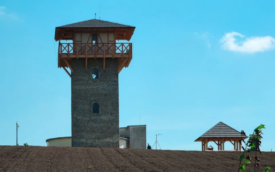 TIP NA VÝLET: Nenáročná procházka k rozhledně Tučín nabídne krásné výhledy do okolí