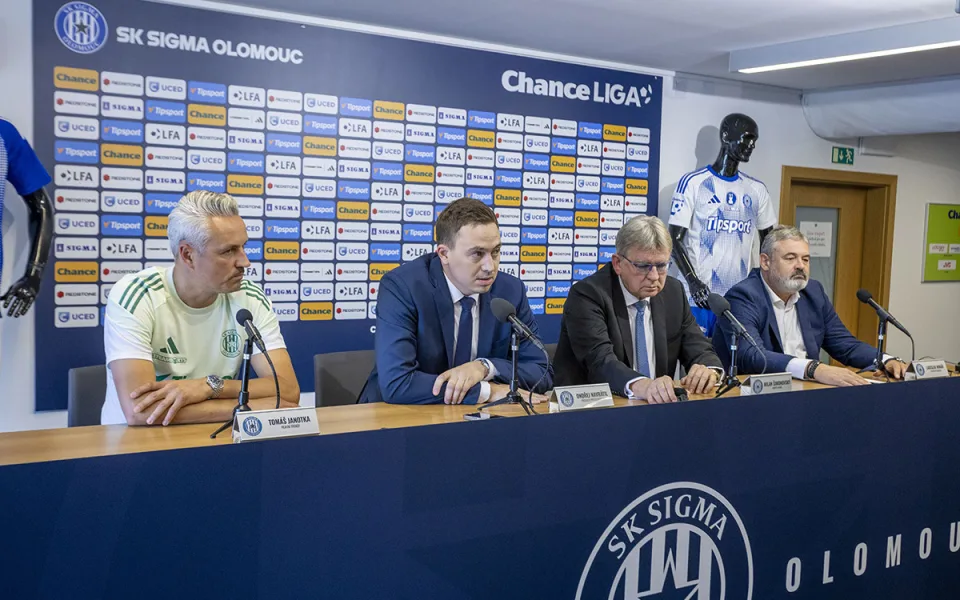 Trenér Tomáš Janotka, předseda představenstva Ondřej Navrátil, majitel Milan Šimonovský, sportovní manažer Ladislav Minář