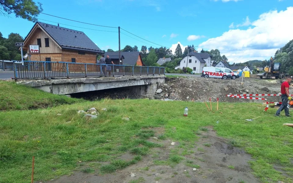 Lidé v Domašově na Jesenicku se dočkají dvou nových mostů. Loni je poničily povodně