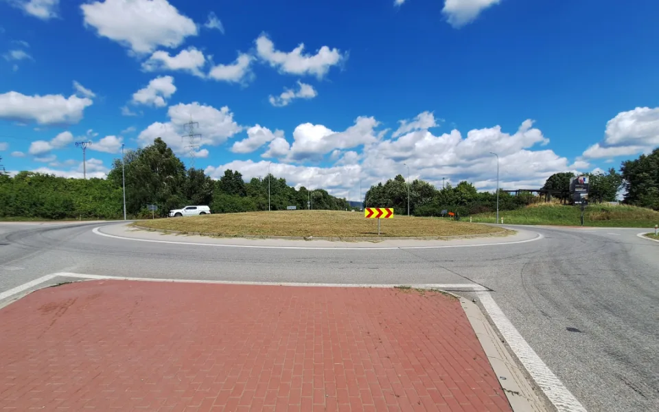 Pozor v Lipníku nad Bečvou. Kvůli opravám děr se zavírá okružná křižovatka