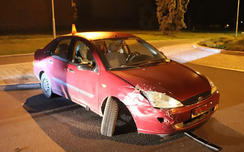 Řidička v Prostějově havarovala na kruháči, policistům nadýchala přes 3,5 promile