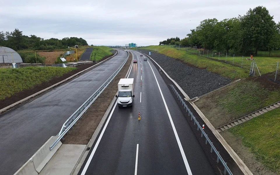ČERVENEC 2025: Otevření D35 u Olomouce, blackout, bouřky. Při letecké havárii zemřel známý lékař