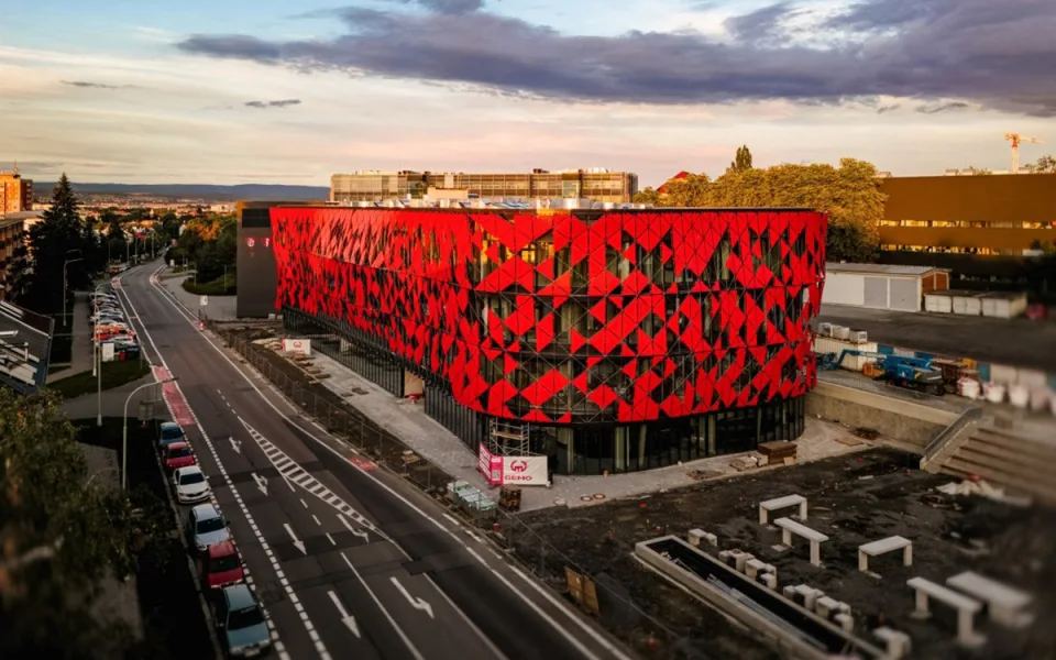 Nová budova Univerzity Palackého na okraji nemocničního areálu v Olomouci