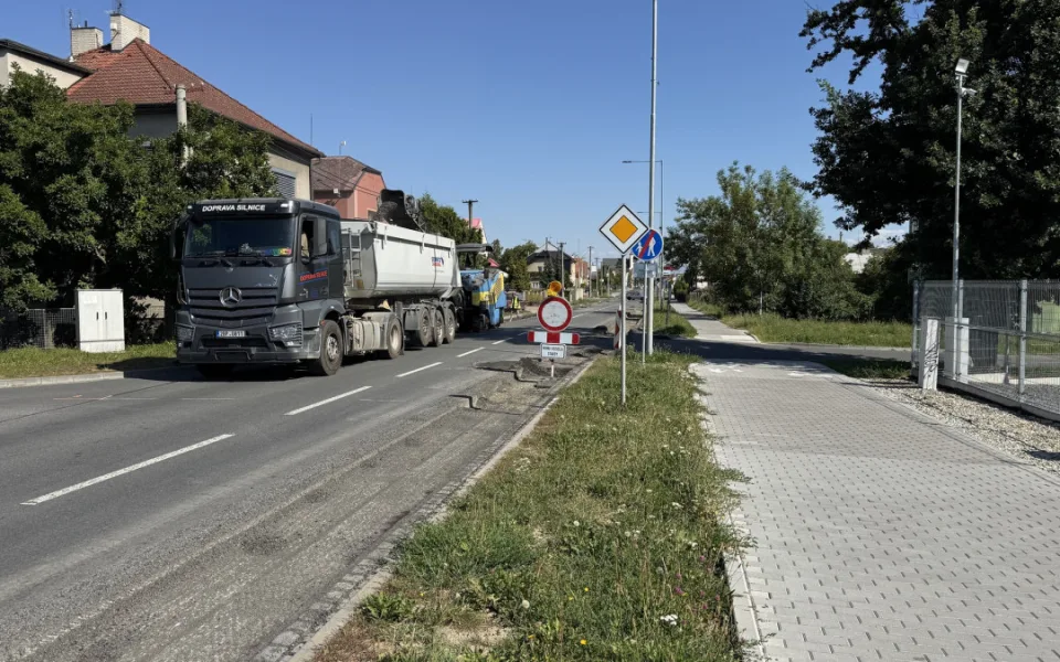 Potíže na průtahu Litovlí jsou zpět. Zakázku ošidila mafie firem, politiků a úředníků na kraji